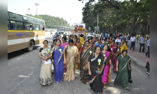 ೭-ನೇ-ಅಖಿಲ-ಕರ್ನಾಟಕ-ಲೇಖಕಿಯರ-ಸಮ್ಮೇಳನ-ಮೆರವಣಿಗೆಯಲ್ಲಿ-ಲೇಖಕಿಯರು