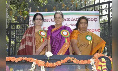 ೭-ನೇ-ಅಖಿಲ-ಕರ್ನಾಟಕ-ಲೇಖಕಿಯರ-ಸಮ್ಮೇಳನ-ಸಮ್ಮೇಳನಾಧ್ಯಕ್ಷರ-ಮೆರವಣಿಗೆ