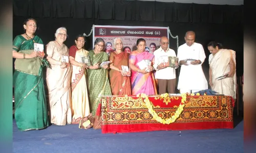 12-2-16-ಸಾಕ್ಚ್ಯಚಿತ್ರ-ಬಿಡುಗಡೆ